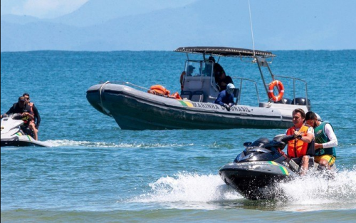 [Bolsonaro começa o ano com passeio de jet ski em SC]