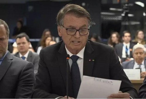 [Bolsonaro diz que não passou faixa a Lula para não se 'submeter à maior vaia' da história do Brasil]