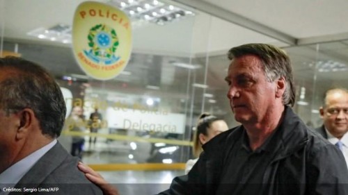 [Bolsonaro mandou R$ 2 milhões de Pix ao filho nos EUA]