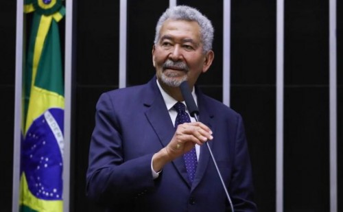 [Câmara aprova projeto que torna permanente a Lei de Incentivo ao Esporte; deputado Paulão celebra avanço]