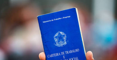 [Com desaceleração da economia, seguro-desemprego atinge maior nível em 7 anos]
