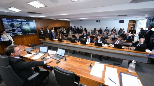 [Comissão do Senado aprova porte de arma para advogados]
