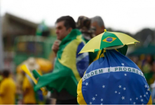 [Contra desmobilização, bolsonaristas radicais pregam boicote à Copa]