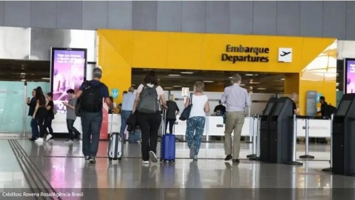 [Deputadas negras denunciam racismo em revista no aeroporto de Guarulhos]