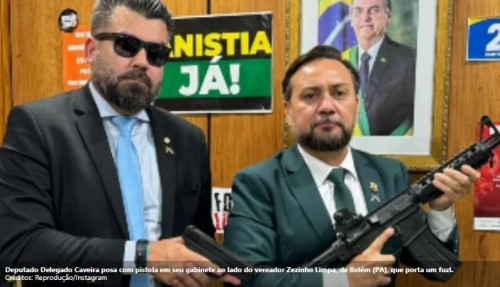 [Deputado bolsonarista entra armado com fuzil na Câmara e vira alvo de representação]