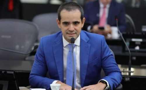 [Deputado critica soltura de ex-promotor condenado por abuso sexual]