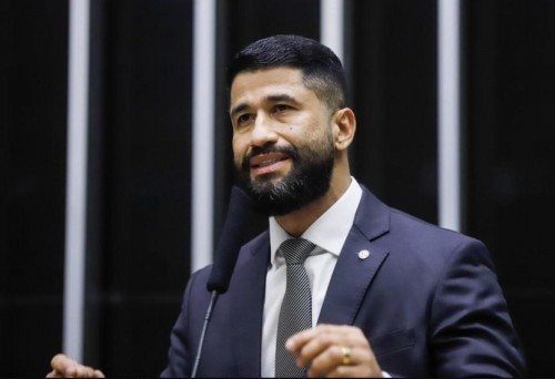 [Deputado Fabio Costa critica decisão do STF de regular as redes sociais e alerta risco à liberdade de expressão]