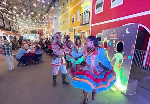 [Durante apresentação do São João da Bahia em São Paulo, operadores de turismo elogiam infraestrutura do estado para receber turistas]