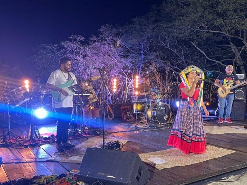 [Em sua primeira edição, experiência cultural na Ilha do Urubu reúne artistas locais com diversas atividades e expressões]