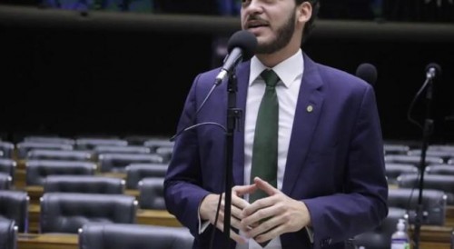 [Ex-diretora de presídio negociava votos com facção para político baiano]