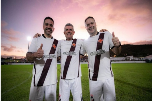 [Governador de Alagoas cai durante partida de futebol e é levado para Hospital de Arapiraca]