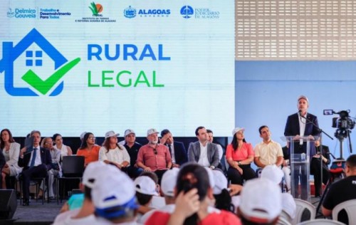 [Governo de Alagoas e TJ entregam mais de 240 títulos de propriedade em Delmiro Gouveia]