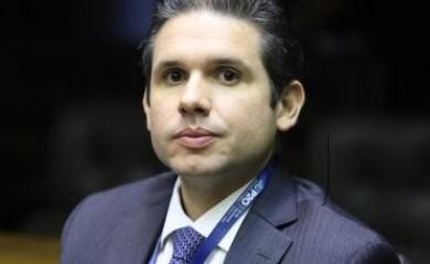 [Hugo Motta emprega três funcionárias fantasmas em gabinete da Câmara]