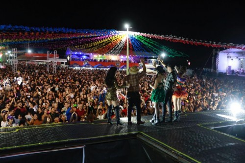 [Jerônimo Rodrigues acompanha o São João de Livramento de Nossa Senhora e destaca força cultural da festa]