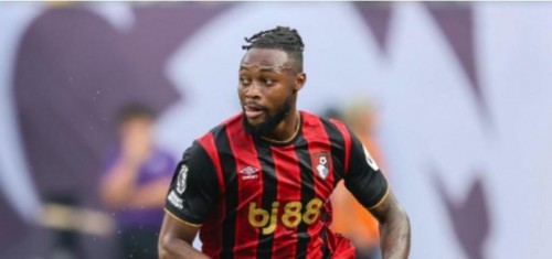 [Jogador é alvo de racismo durante partida do retorno da Premier League]