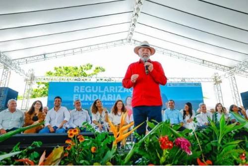 [Lula acena para o agro e critica Bolsonaro: “Faz Pix para bancar vagabundagem”]