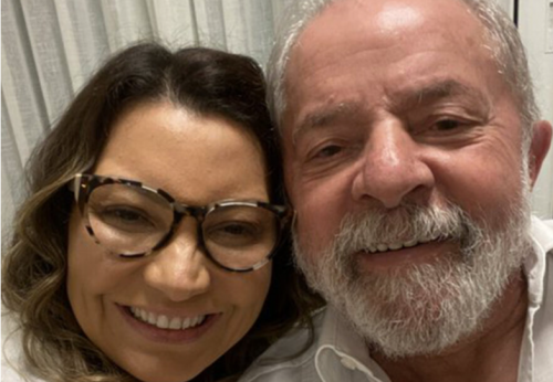 [Lula viaja com Janja à Bahia para descansar por 3 dias]