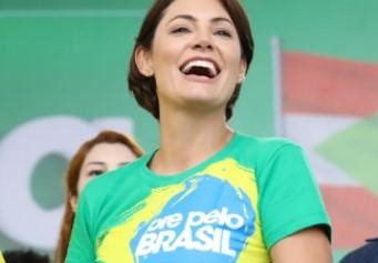 [Michelle Bolsonaro chama Lula de 'pinguço' e eleitores do PT de burros]