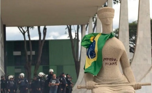[Moraes vota para condenar mulher que pichou 'Perdeu, mané' no STF]