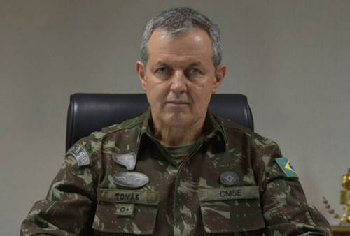 [Ninguém está acima da lei, diz chefe do Exército sobre punições após ataques golpistas]