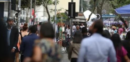 [Número de evangélicos continua crescendo no País, mas católicos ainda são maioria]