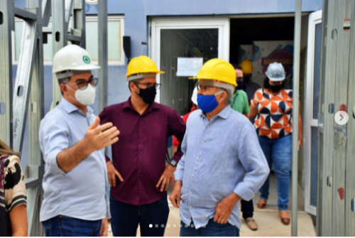 [O prefeito da cidade de Paulo Afonso, Luiz de Deus, e o secretário de Indústria, Turismo e Comércio, Nino Rangel, visitaram as obras da Clínica-Escola de Odontologia do UniRios.]