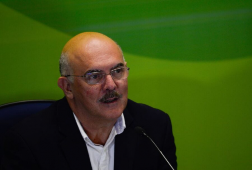 [Oposição a Bolsonaro entrega pedido de CPI para investigar corrupção no MEC]