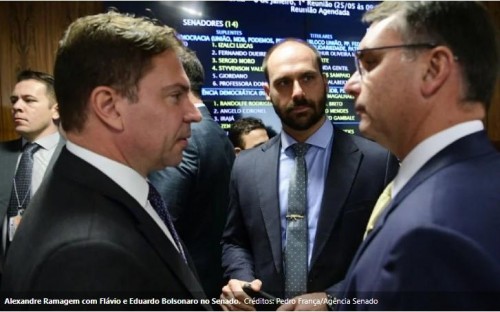 ["Rachadinhas": PF acha novo dossiê que Ramagem fez para Flávio Bolsonaro]