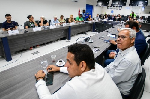 [Reajuste dos servidores: Governo de Alagoas confirma queda na arrecadação, mas mantém diálogo com categorias]