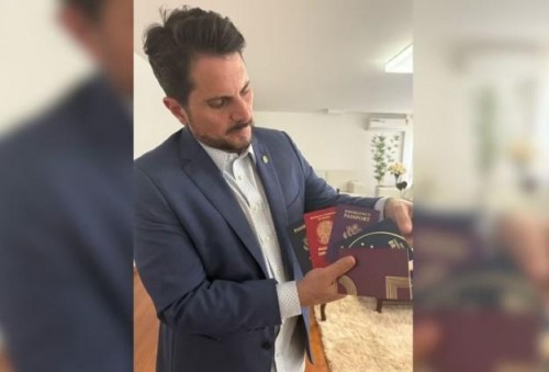 [Senador que desobedeceu STF se gaba de ter visto de informante dos EUA]