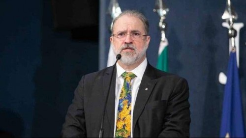 [Senadores acionam STF para que Aras seja investigado por prevaricação]