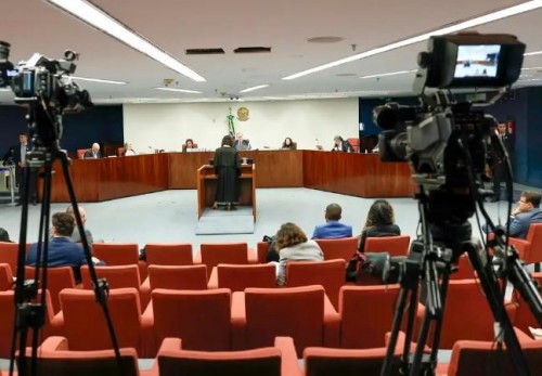 [STF reúne presidentes da Câmara e Senado em audiência sobre emendas]