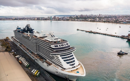 [Super navio MSC Seashore atraca em Maceió com mais de sete mil passageiros]