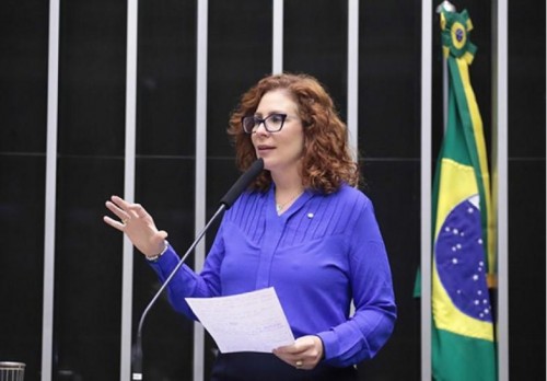 [Zambelli enfrenta abandono e teme mulheres na prisão após década sob turbilhão]